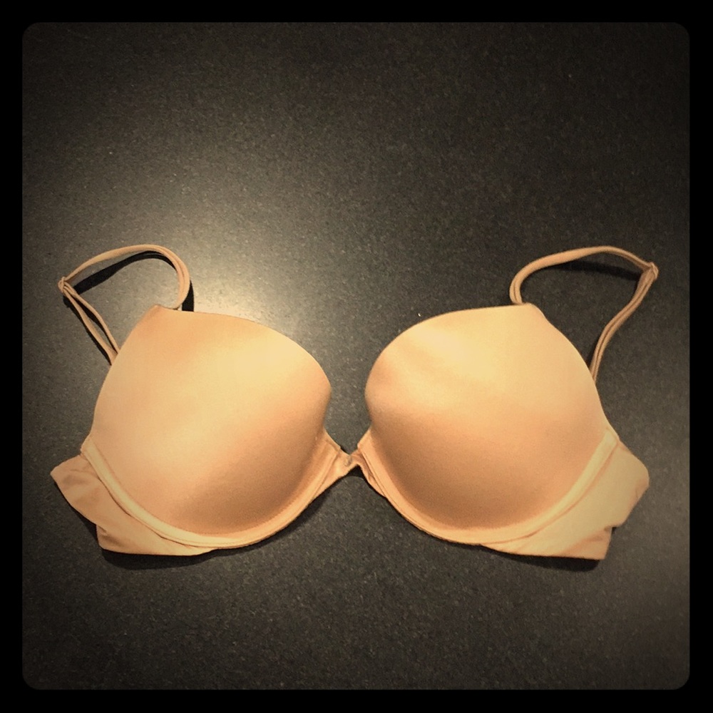 32D Victoria’s Secret bra
